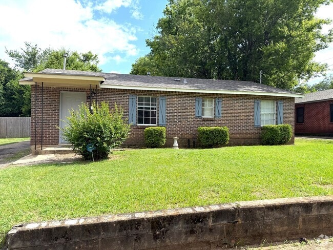 Building Photo - ** 3 bed 2 bath located in Capitol Heights... Rental