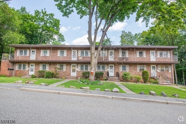 Building Photo - 18 Pleasant View Ave Rental