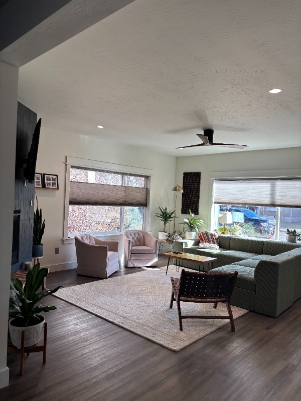 Photo - 4451 Alexander St