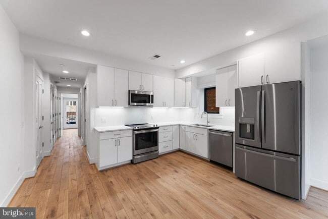 Building Photo - 2217 40th St NW Unit 102