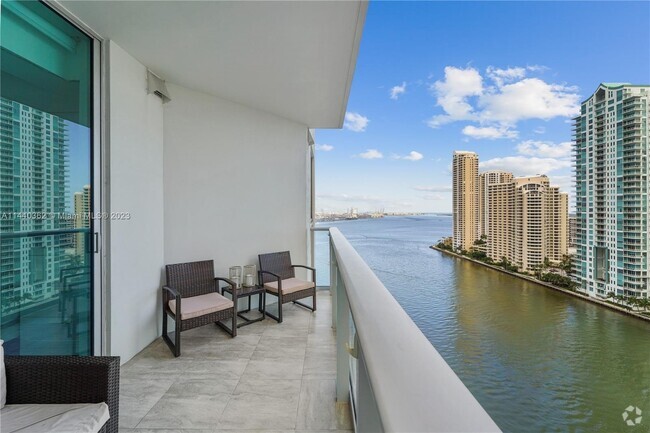 Building Photo - 300 S Biscayne Blvd Rental