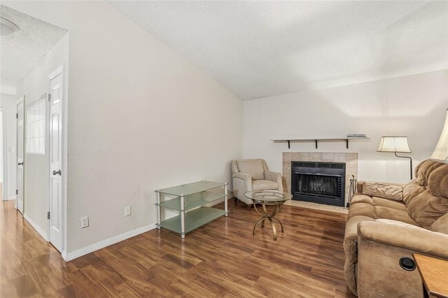 Photo - 4004 Nestle Oaks Pl Unidad 203