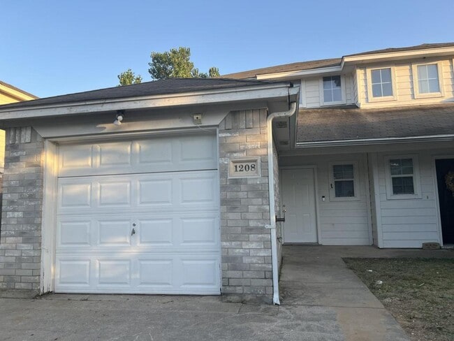 Building Photo - 1208 Village Garden Dr Rental