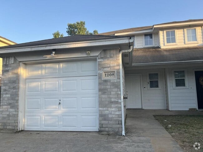 Building Photo - 1208 Village Garden Dr Rental