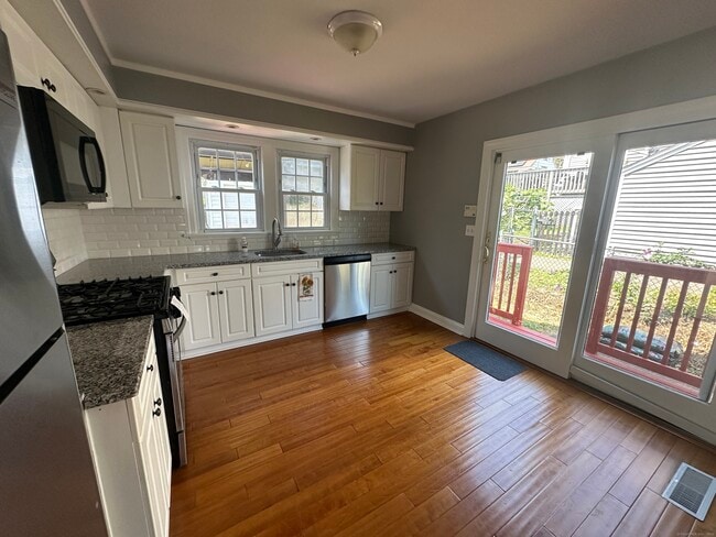 Photo - 18 Woodmont Rd