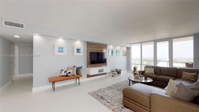 Photo - 5601 Collins Ave Unidad 1225