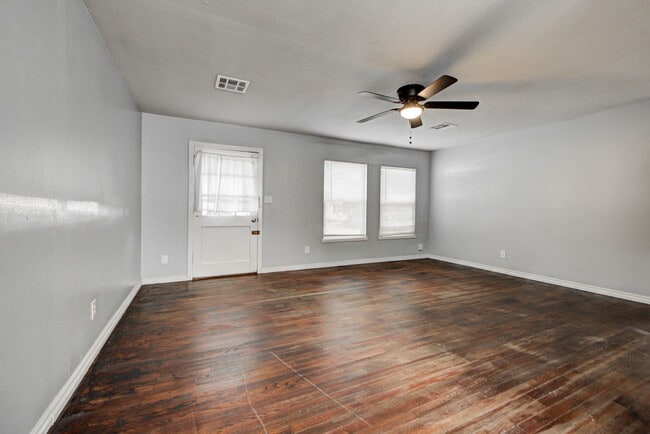 Photo - 1110 W Apache St