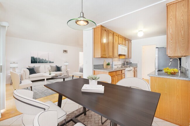 Photo - 1535 Granville Ave Unidad #101