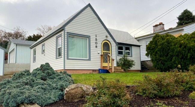 Building Photo - Cute Simplicity Rental