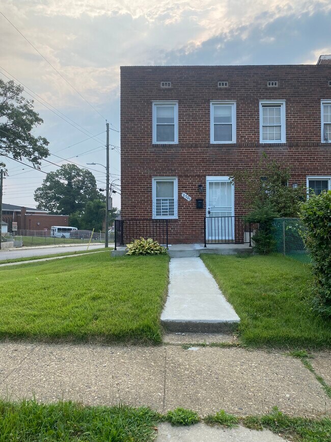 Front of Townhouse - 2701 Bookert Dr Townhome