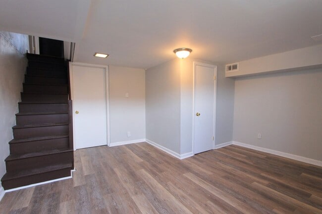 Photo - 8613 Gilbert St