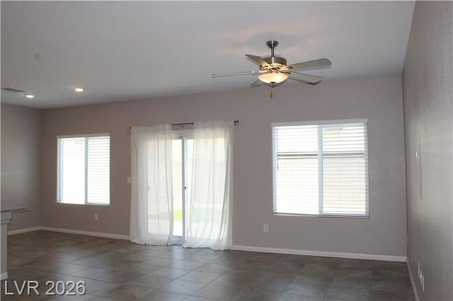 Photo - AMAZING 4 BEDROOM IN THE HEART OF ALIANTE