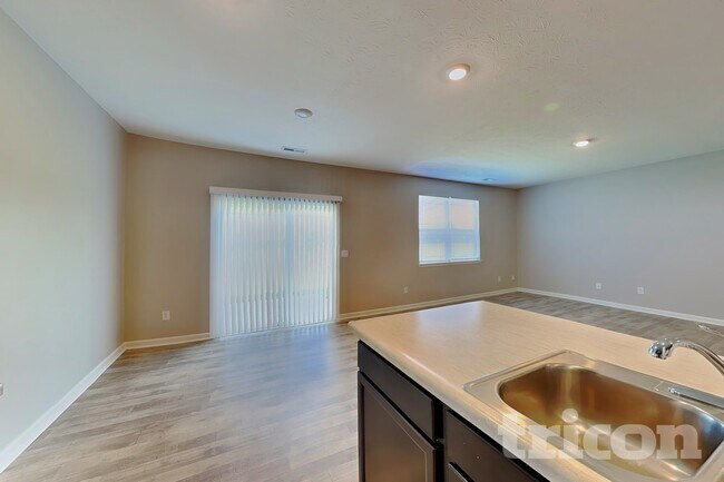 1810 Downey Ln