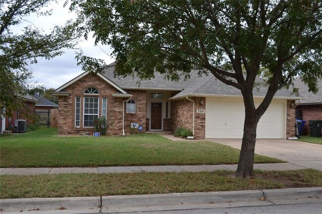 Photo - 204 Pinafore Dr