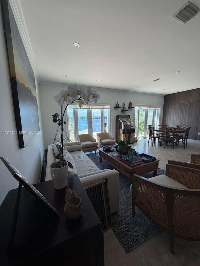 8031 NE Bayshore Ct
