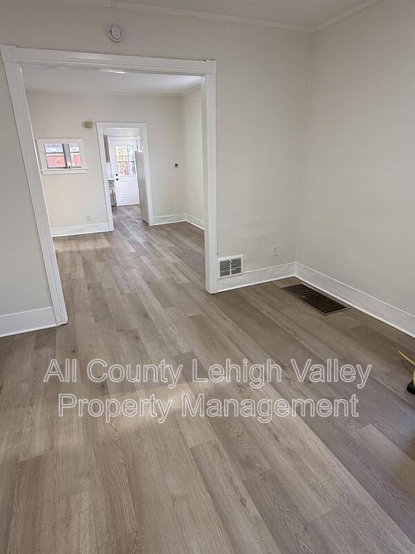 Photo - 326 N Fountain St