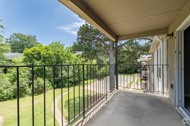 2BR, 2BA - 1,147SF - Balcony