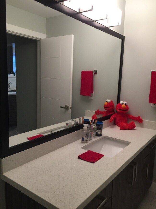 Photo - 12184-12210 210 St