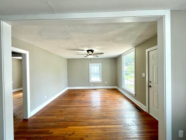 Photo - 209 Dixie Dr