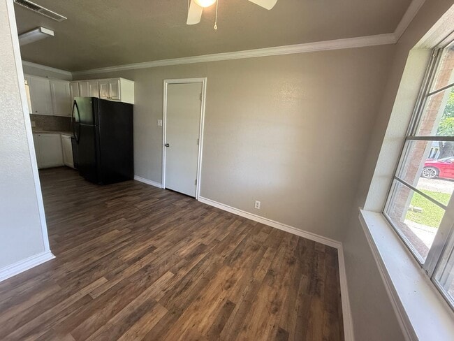 Photo - 114 S Hearon Dr