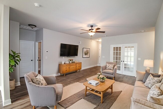 Photo - 412 Coles Way