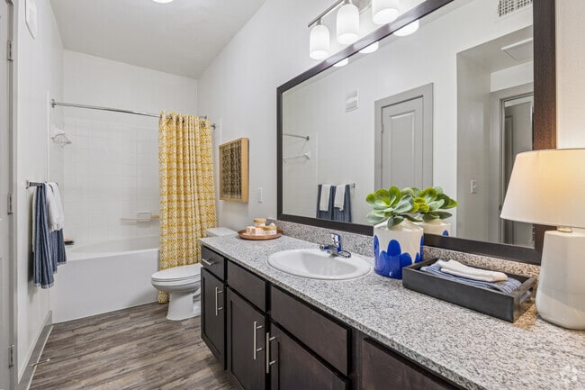 2BR, 2BA - 1,071SF - Bathroom