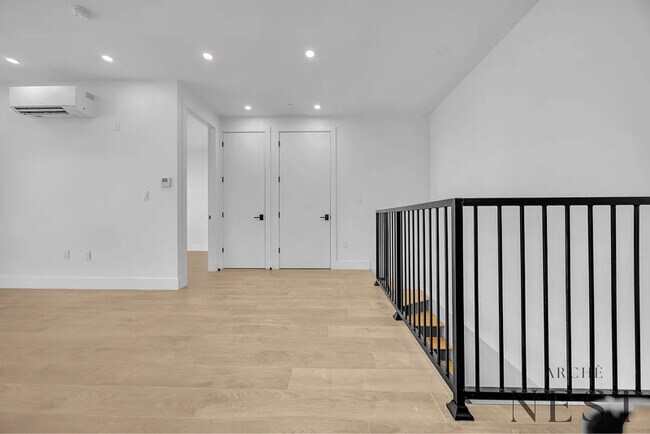 Photo - 1696 Pacific St