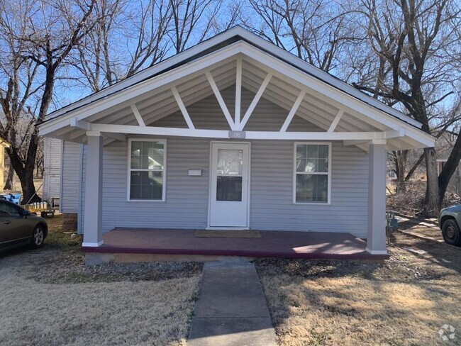 Building Photo - 205 S Lowry St Rental