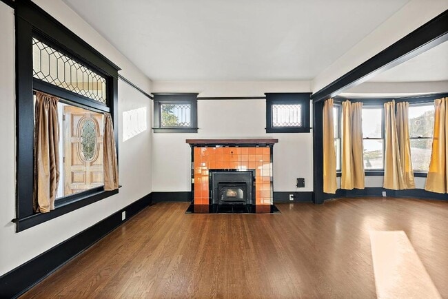 Photo - Charming 2-Bed 2-Bath Tacoma Craftsman | S...