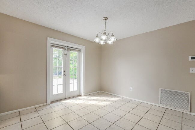 Photo - 542 Salerno Dr