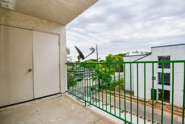 Photo - 2824 S Bartell Dr Unit 311