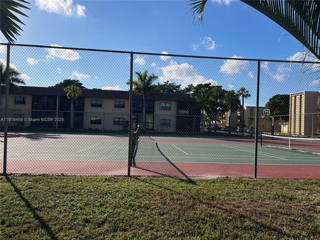 Photo - 301 Cambridge Rd Unidad 211