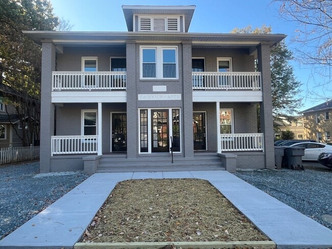 Building Photo - Newly Renovated 1 Bed 1 Bath Condo Near Up...