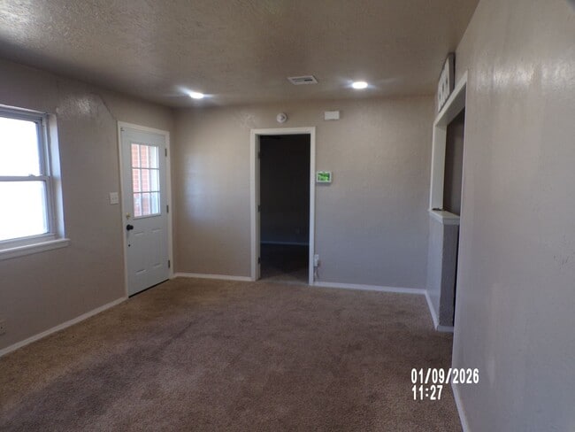 Photo - Very nice spacious home, located in the Country Club West area!