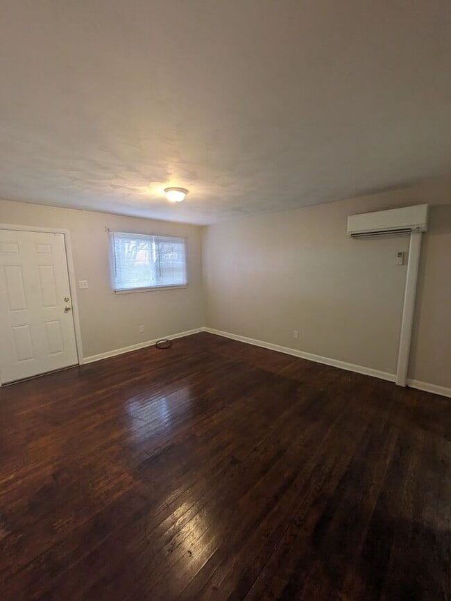 Photo - 2BD/1BA Townhome In Hickory