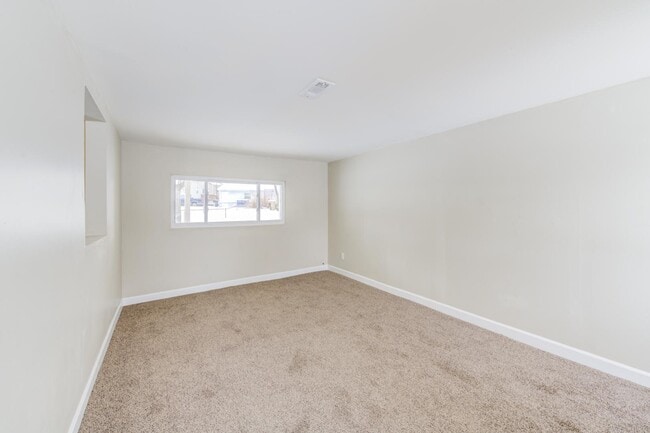 Photo - 110 De Smet Dr