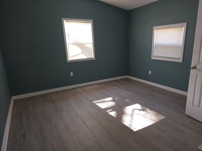 Photo - 5301 Queen Mary Ln