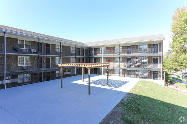 BELLEFONTAINE - COURTYARD - BelleFontaine Apartment Homes