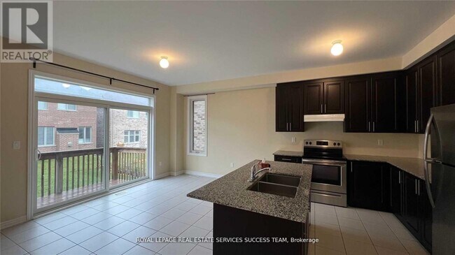 Photo - 1915 Douglas Langtree Dr