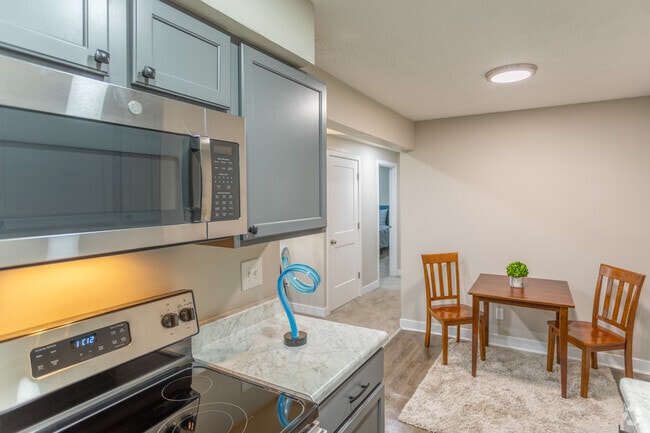 2HAB, 1BA - 800 ft² - Broadway 2