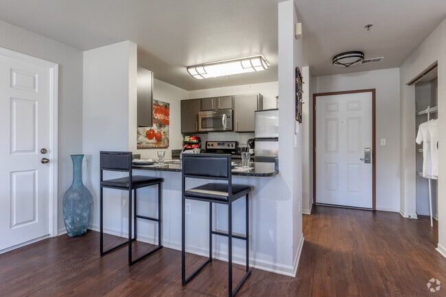 4 habitaciones, 4 baños - 1359 pies cuadrados - Área de comedor - The Landings at Chandler Crossings