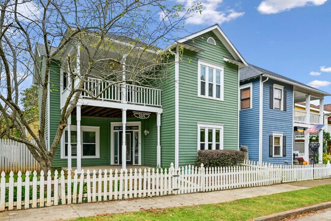 Photo - 439 Grant St SE