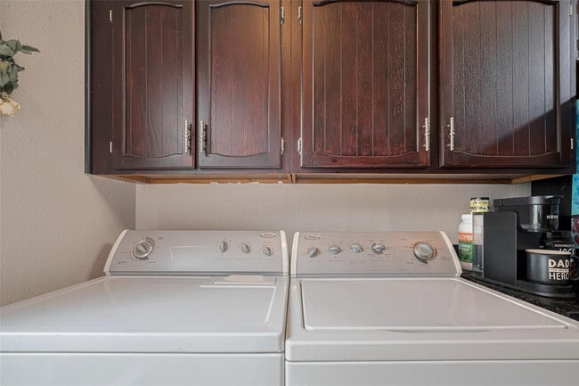 Building Photo - 182 April Point Dr N