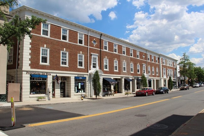 Building Photo - 106 Kraft Ave Unit 2