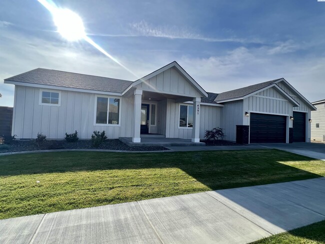 Building Photo - FOR RENT, newer modern home