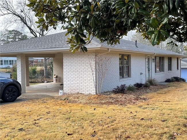 Photo - 475 Maxwell Rd