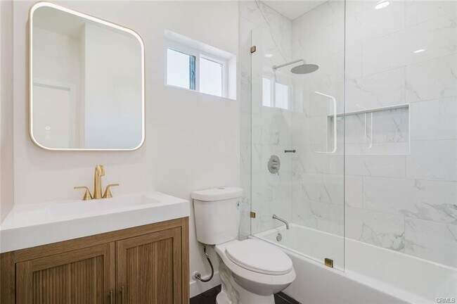 5732 Willowcrest Ave Unit 3