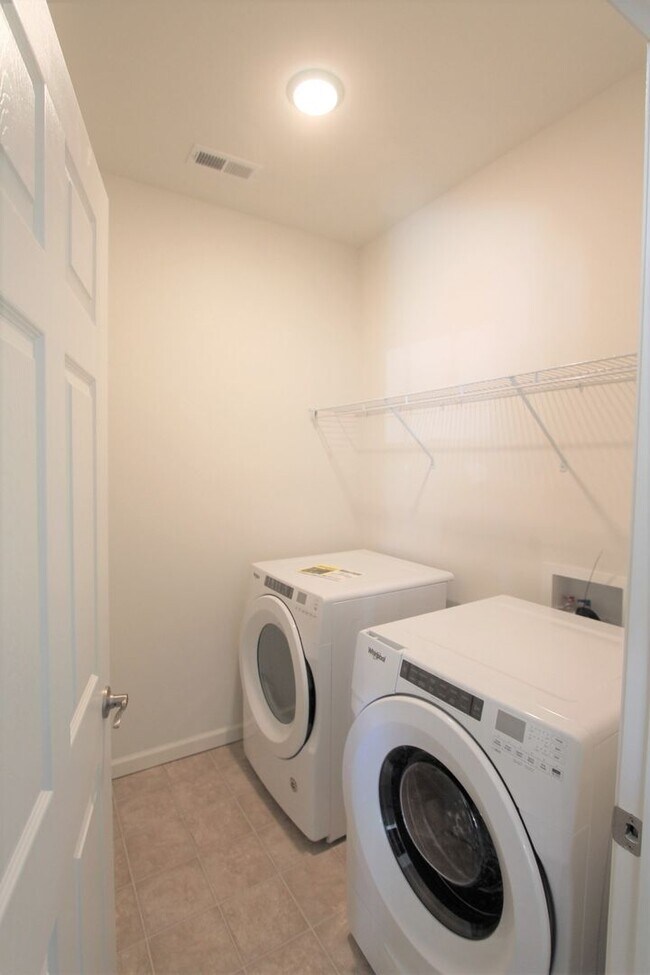 Photo - BEAUTIFUL 3BD 2.5 BTH Apartment home RAINTREE - Ballantyne Commons Pkwy
