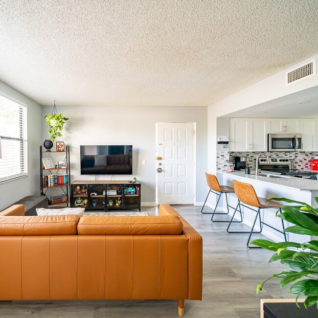Building Photo - Bella Lago Vista Rental