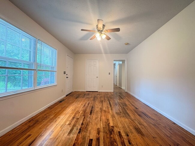 Photo - 1112 Ridge Dr